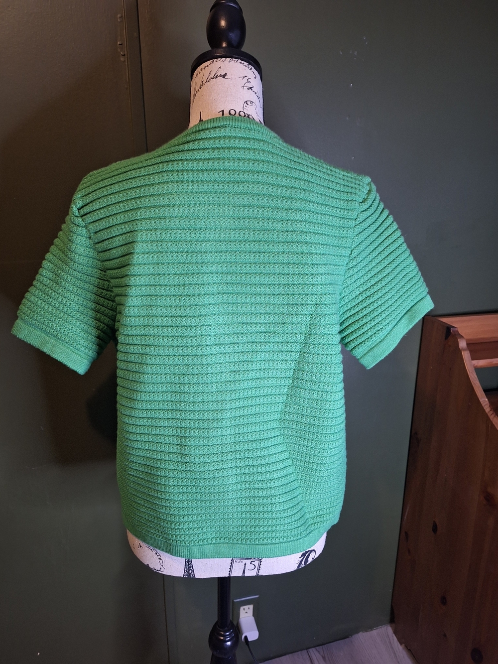 Green Short-Sleeve Knit Cardigan Sweater - Brand Unspecified - Picture 5 of 6